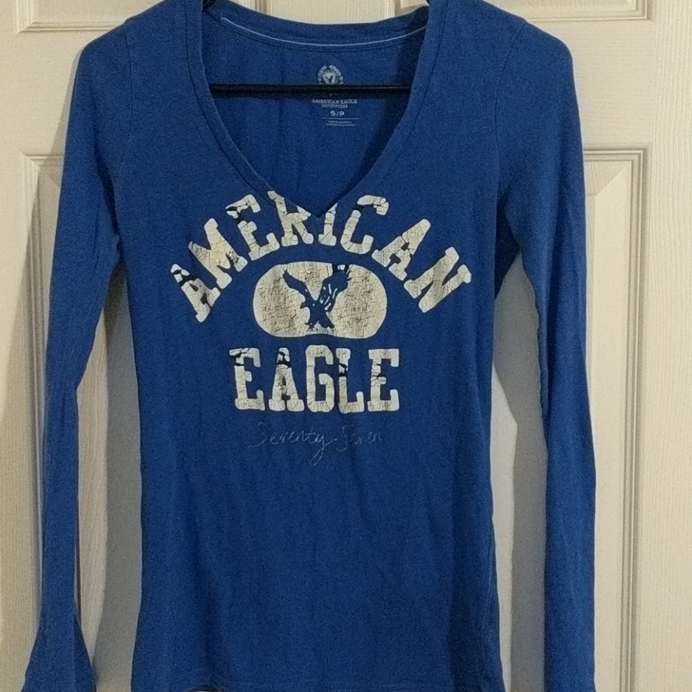Long sleeve v neck AE tee